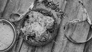 Khoya Gondh Ladoo