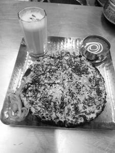 Stuffed Masala Kulcha Combo 