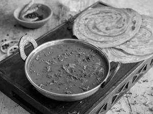 Dal Makhani with 2 Laccha Paratha