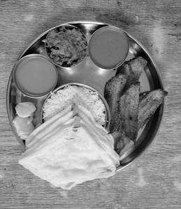 Lepa Thali Neer Dosa