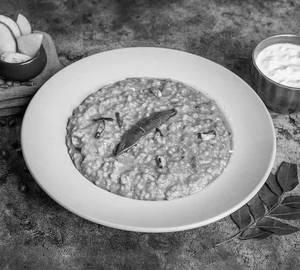 Palak Dal Khichdi ( With Fruits N Curd)