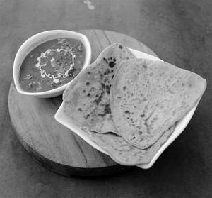 Dal Makhani with Plain Paratha 2pc
