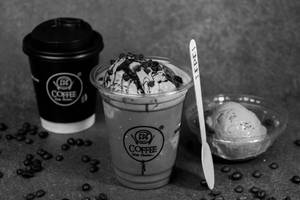 Vanilla Cold Coffee With Scoop