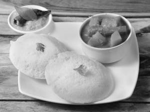 Steamed Idly (2 Pieces)