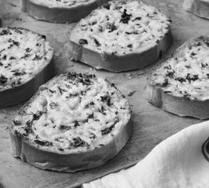 Cheese garlic bread