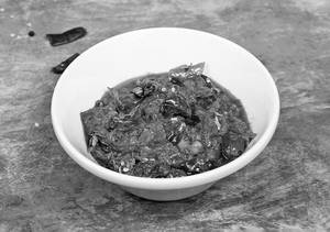 Karuveppilai chicken masala