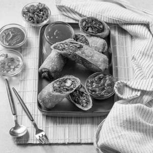 Veg Spring Roll (2 Rolls)