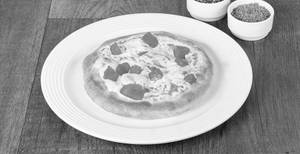 Tomato And Corn Pizza