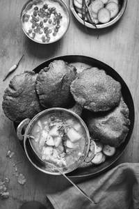 4 Kuttu Puri +Aloo ki Sabji