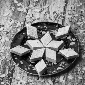 Badam Katli