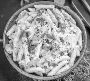 White sauce pasta
