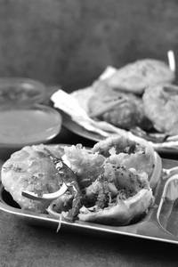 Special Pyaaz Kachori [1 Piece]
