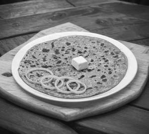 Paneer Pyaz Paratha (2pcs) + Achar + Green Chatney