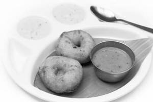 Onion Vadai (2 Pcs)