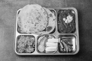 Sarso Saag + 2 Pcs Makai Roti + Gajar Ka Halwa + Salad/ Achar