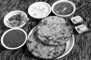 Amritsari Chur Chur Naan Thali [1 Pieces]