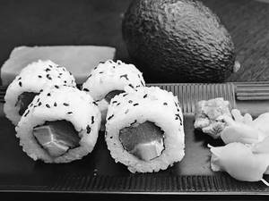 Tuna Avacado Roll