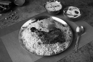 Tandoori Chicken Biryani With Raita