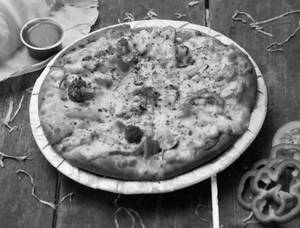Paneer Tomato Cheese Pizza