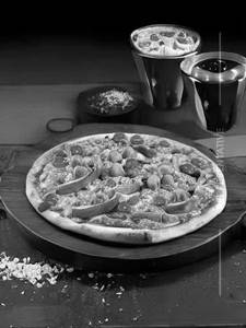 Chicken Tikka Pizza .