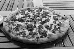 11" Sourdough Veg Mushroom With Pesto Sauce