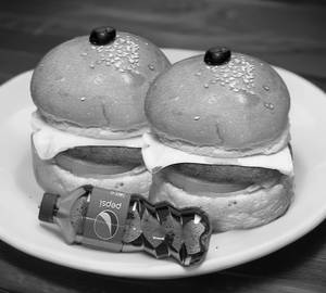 2 Pcs  Double Cheese Burger+ 1 Pcs Coke 250 Ml
