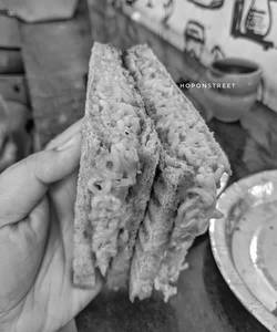 Cheesy Maggi Sandwich