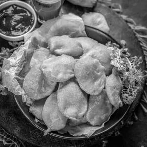 Aloo Pakoda [10 Pieces,2 Plate] with tomato ketchup
