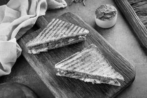 Paneer Pesto Sandwich [26g Protein, 563 Kcal]