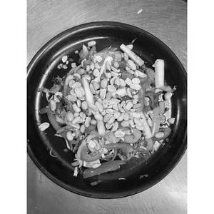 Thai Crunchy Peanut Salad