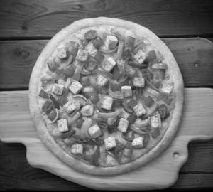 Indian Tandoori Paneer Pizza