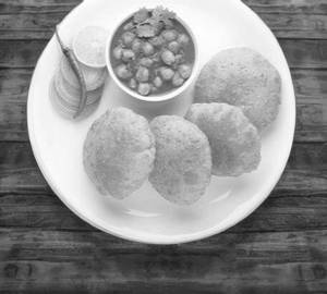 Chole With 4 Puri