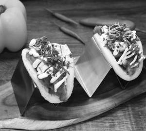 Chicken & Pickled Garlic Open Bao [2 Pieces]