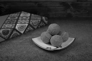 Besan Laddu