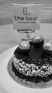 Ferrero Rocher Cake (1 Pound)