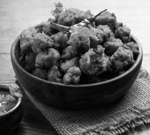 Moong Pakaudi (Aloo)
