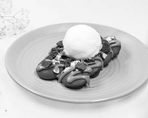 Rocky Road Mini Pancakes (8 Pieces)