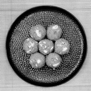 Choorma Ladoo