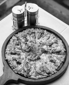 Down The Lane Special Non-Veg Pizza[10 Inch]