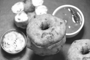 2 Medu Vada