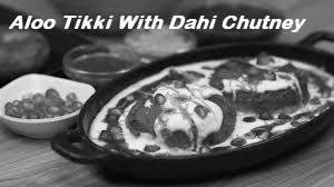 Aloo Tikki With Dahi Chutney