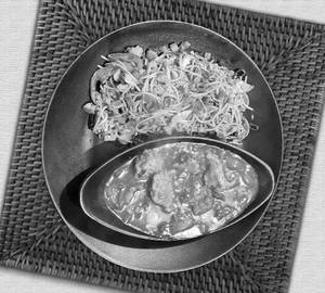Egg - Hakka Noodles/fried Rice & Paneer-chilli/hot Garlic ( 4 Pcs)