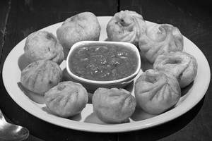 Soyo Momos (free 2 Dips))