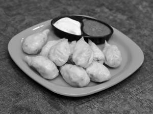 Chicken Steamed Momos (8 Pcs)