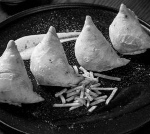 Tagda Tandoori Samosa Pav