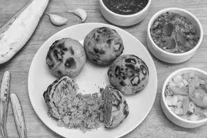 Litti Chokha (butter Dipped - 2 Pieces)