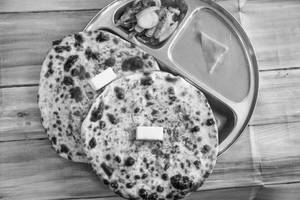 Shahi Paneer with 2 Butter Naan and Salad