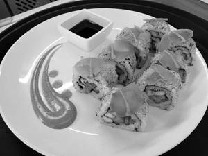 Salmon Uramaki Sushi (8 Pcs)