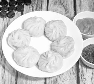 Veg Steamed Momos [6Pieces]