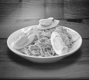 Egg fired maggi